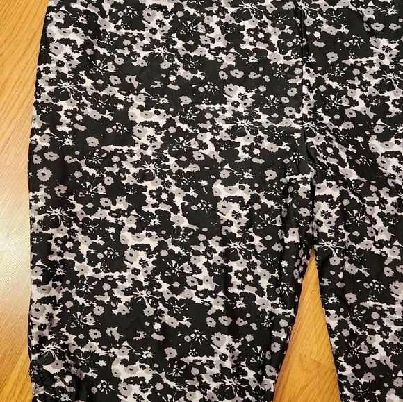 UV Skinz Women's UPF 50+ Long Swim Shorts Size 4XL Blk/Wht Floral. - Picture 3 of 9